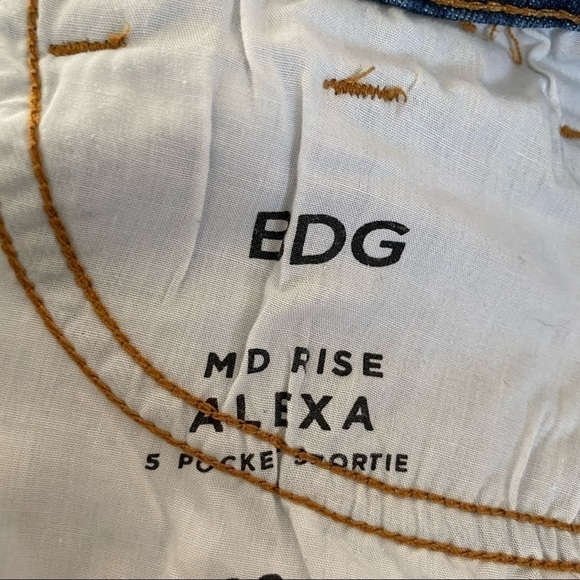 Bdg mid-rise cuffed alexa denim jean shorts size 28 - Picture 4 of 5